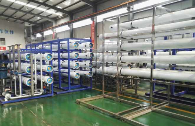 工業<a href=http://www.trkfoods.com/fstcjssb/ target=_blank class=infotextkey>反滲透凈水設備</a>展示